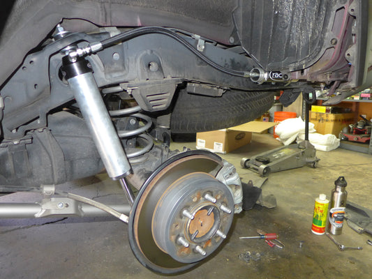 Radflo 2.5 Rear Shocks with remote Reservoir 0-2" Rear Lift